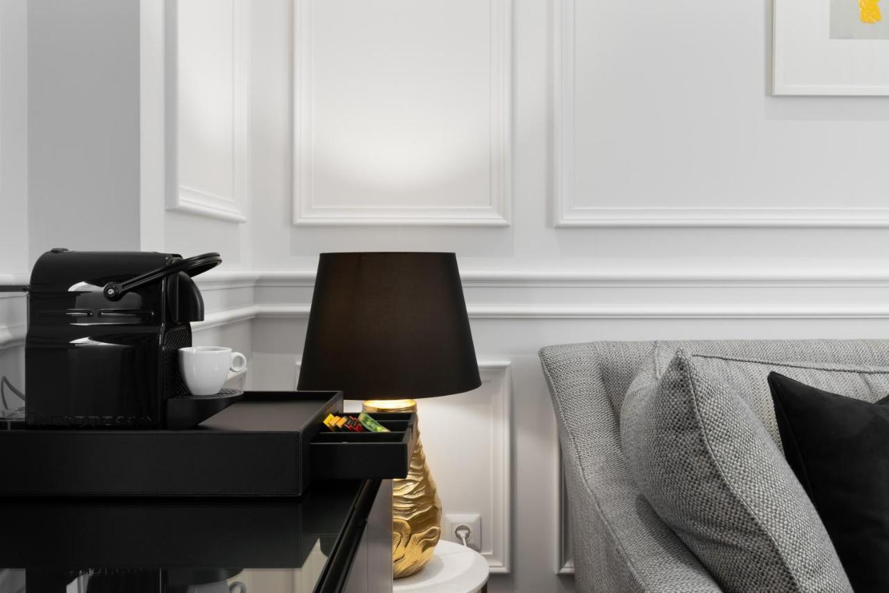Praxitelous Luxury Suites เอเธนส์ ภายนอก รูปภาพ