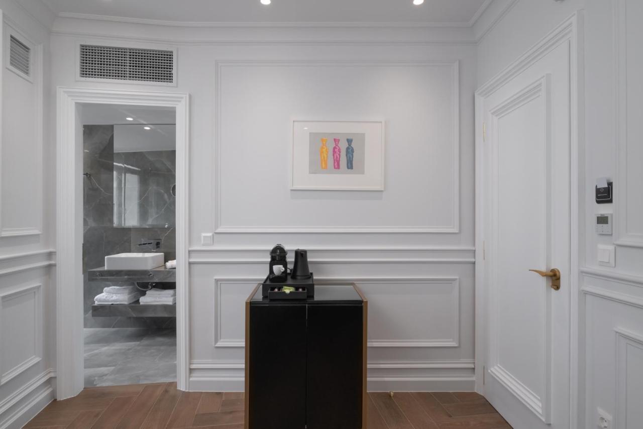 Praxitelous Luxury Suites เอเธนส์ ภายนอก รูปภาพ